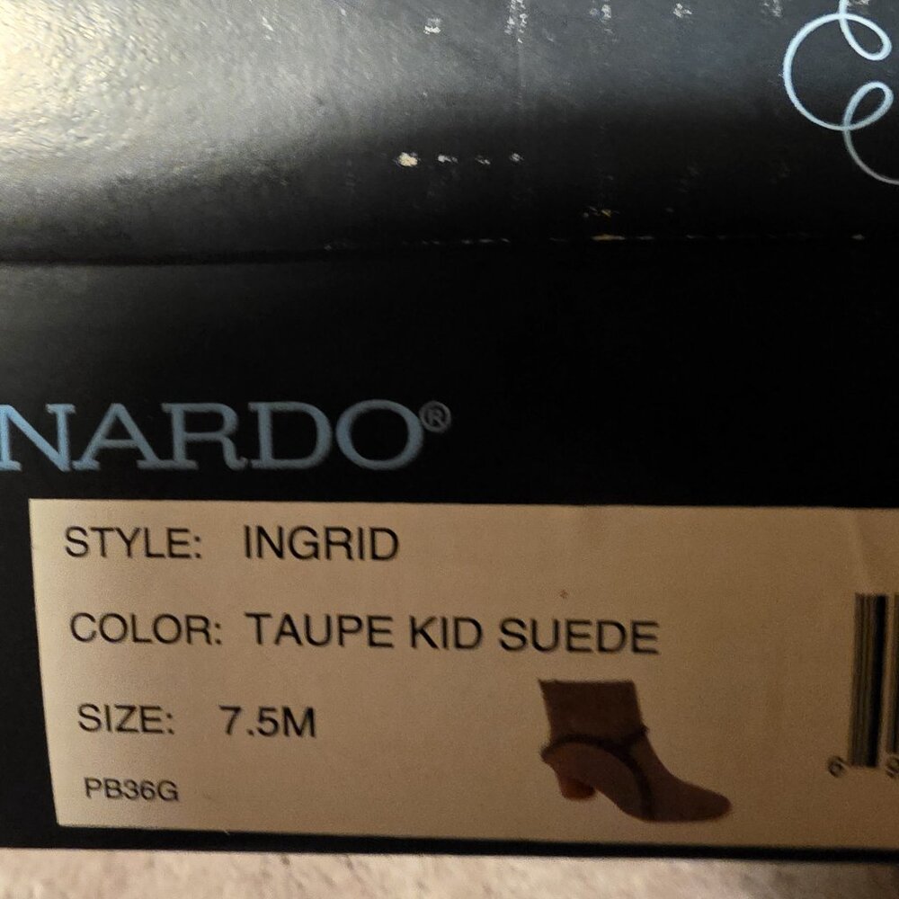 Bernardo Taupe Suede leather Ankle Boots With Fringe & 2.25" Block Heel size 7.5